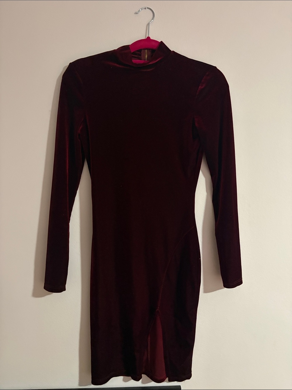 Long-Sleeve Velvet Bodycon Dress in Deep Wine